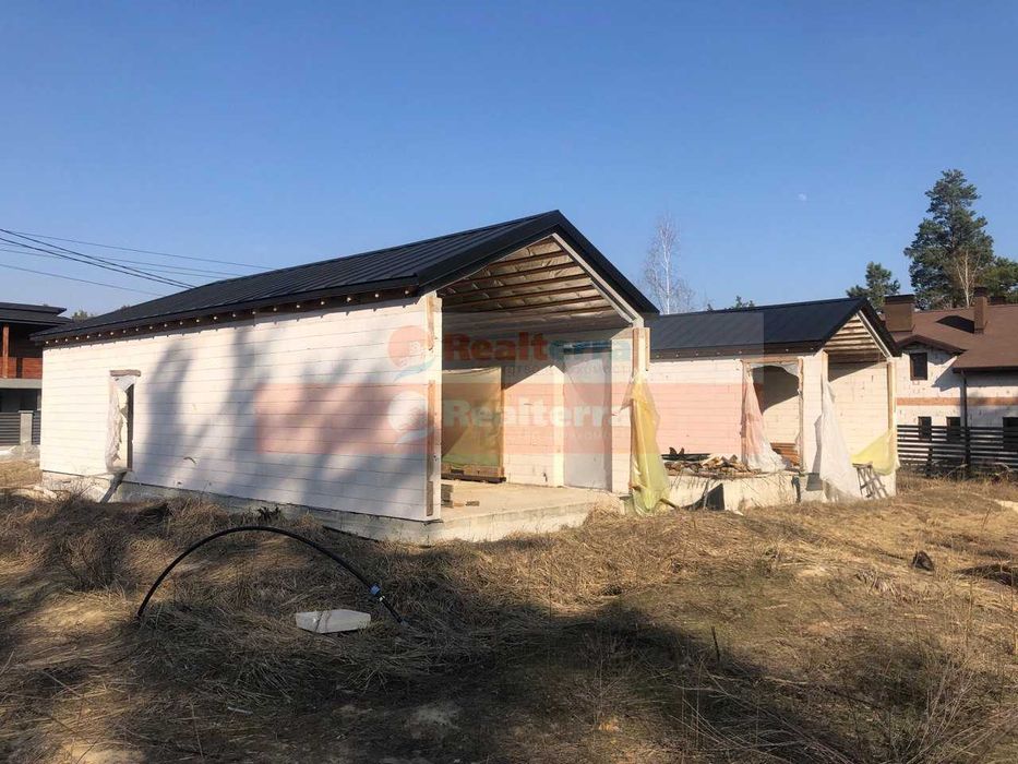 Сучасний недобудований будинок біля Десни
Крутий проєкт Вища Дубечня