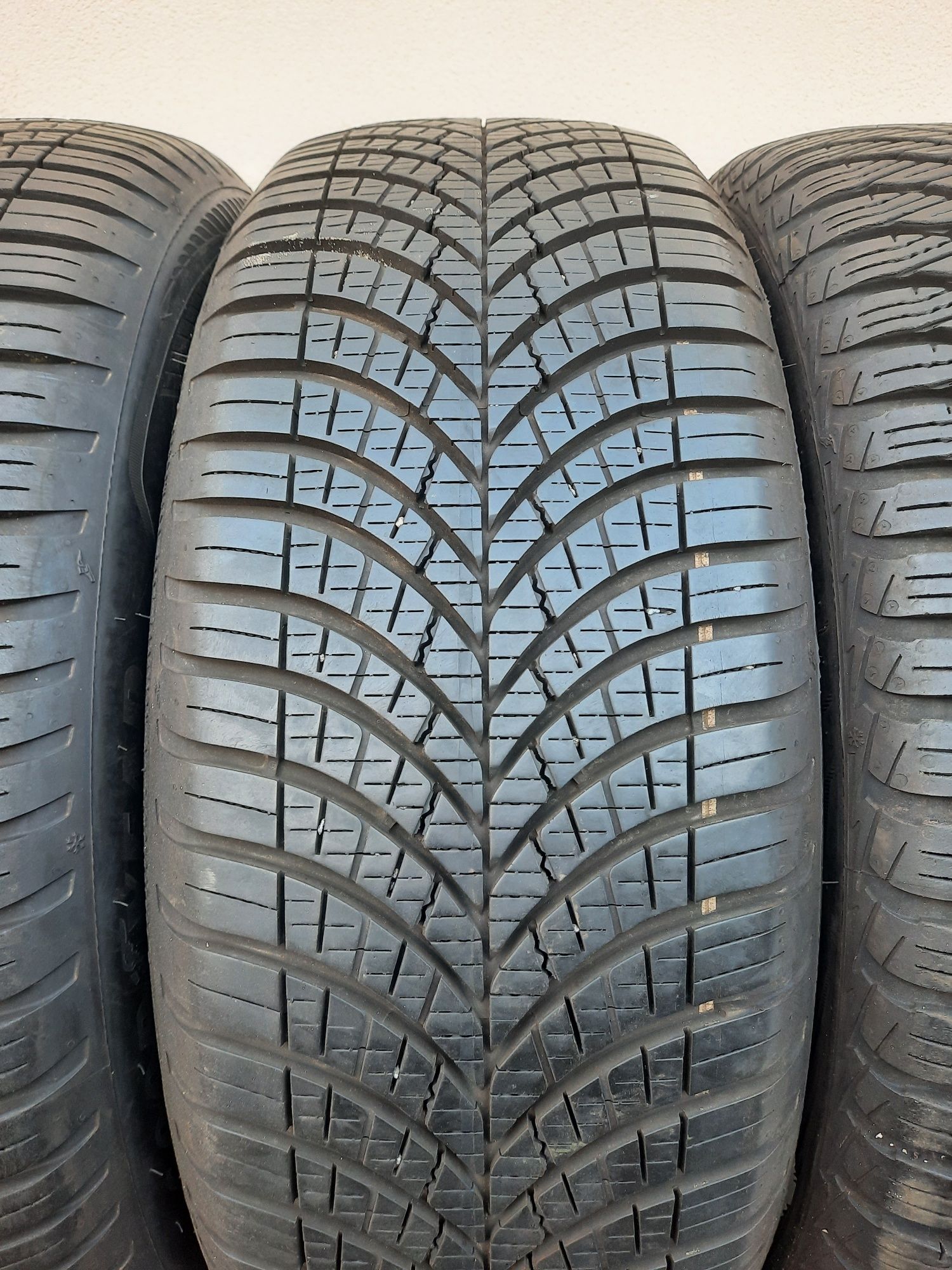 4 opony 235/55 R17 Goodyear Vector4seasons 7.5mm