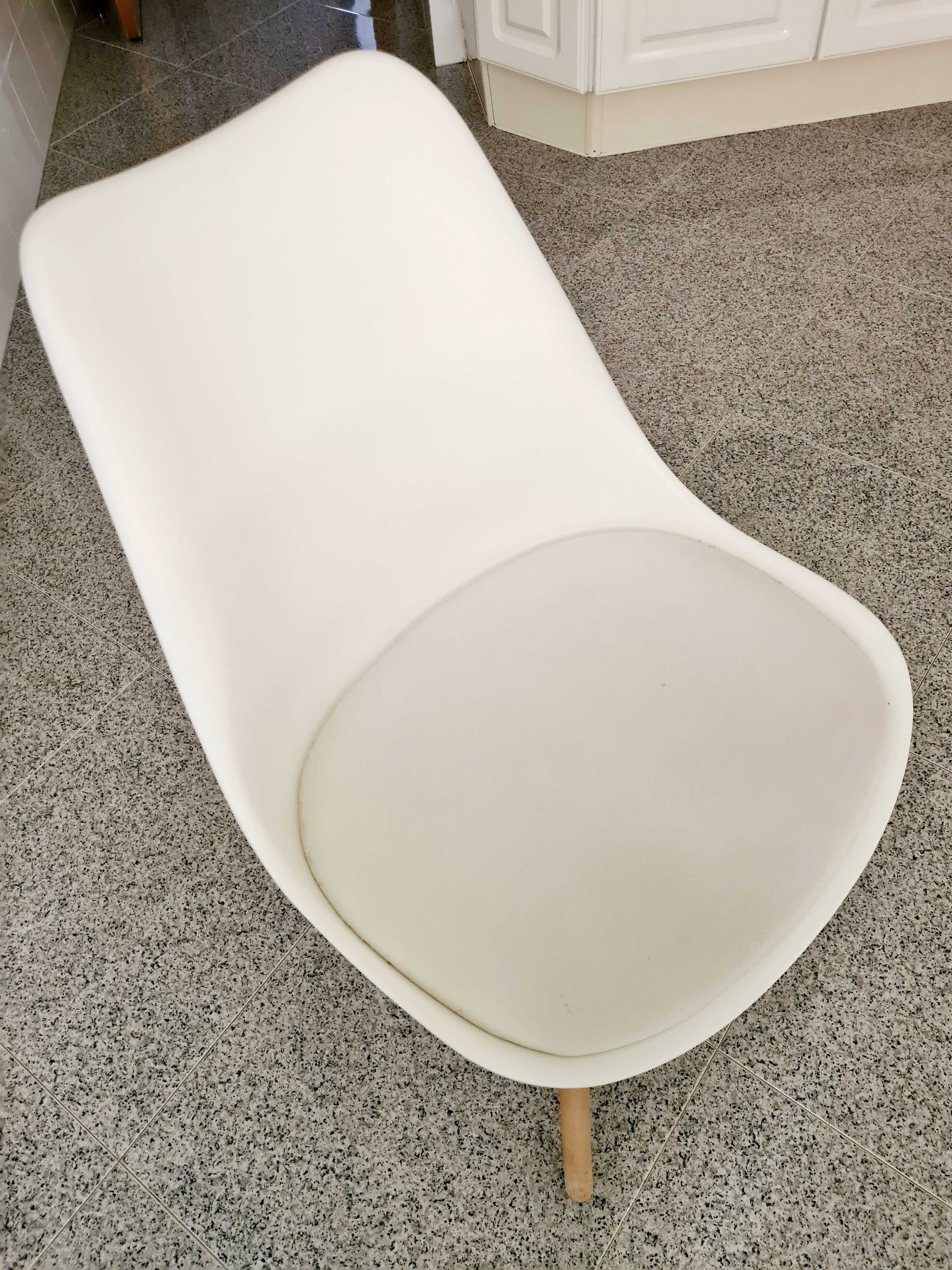 Mesa cozinha com cadeiras