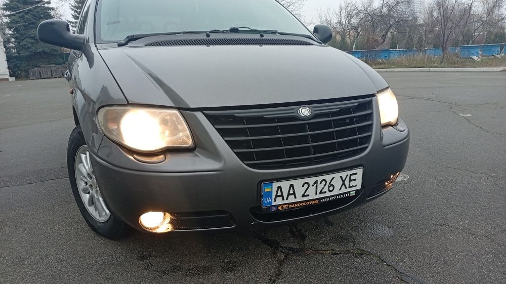 Продаю крайслер вояжер в хорошому стані.