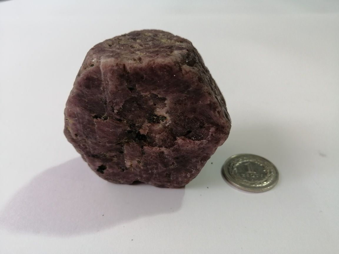 Naturalny kamień Rubin w formie surowego kryształu nr 3