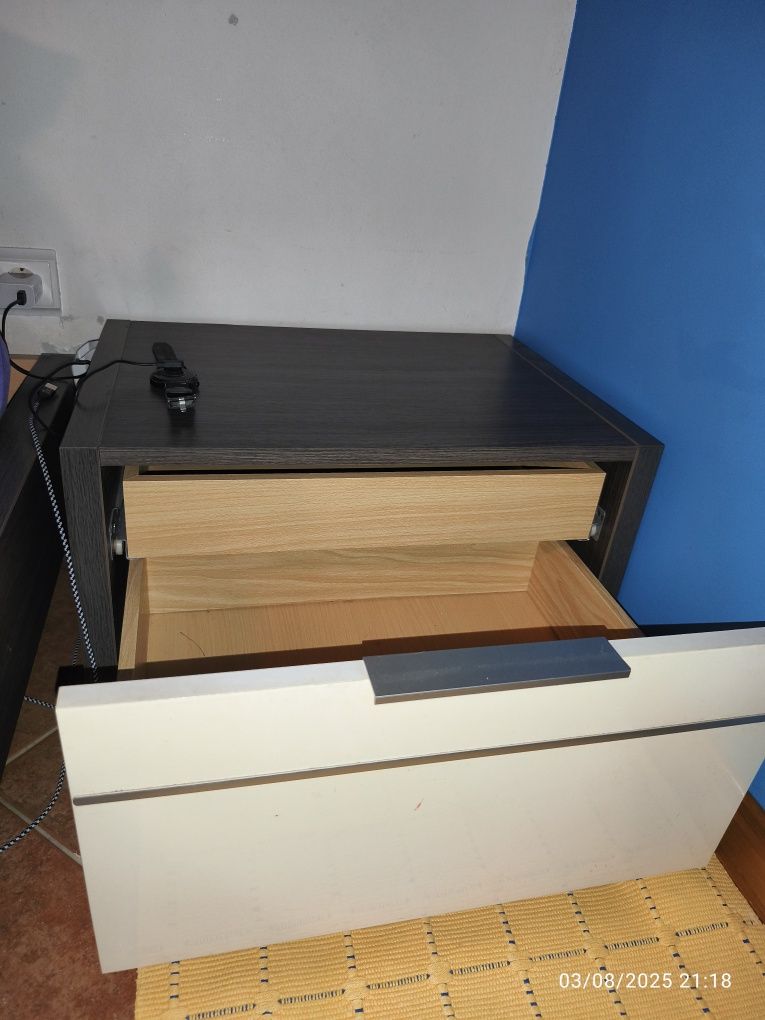 Cama de casal com cabeceiras