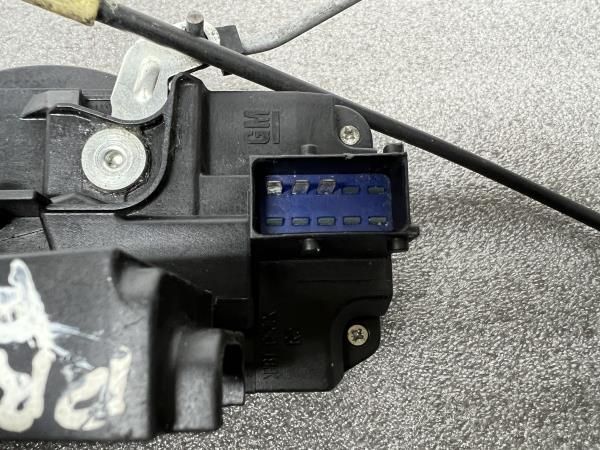 Fechadura / fecho porta frente direito NISSAN Primastar (X83)