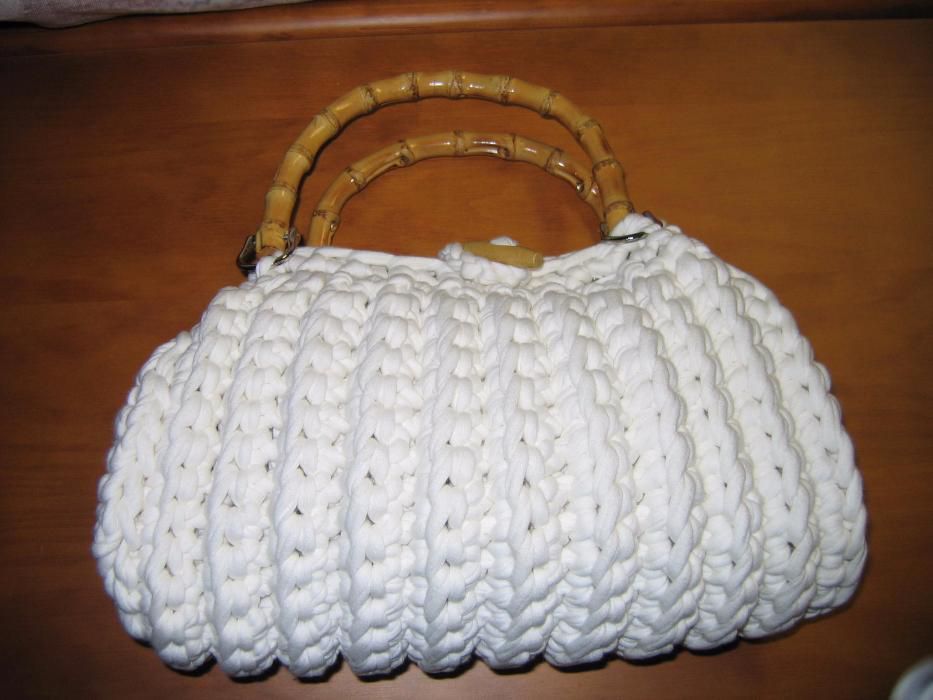 Mala em tecido de  trapilho