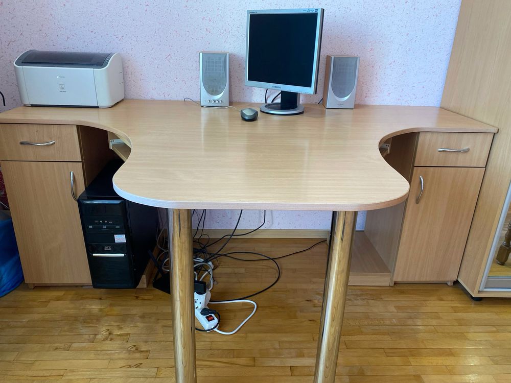 Стіл письмовий, компʼютерний