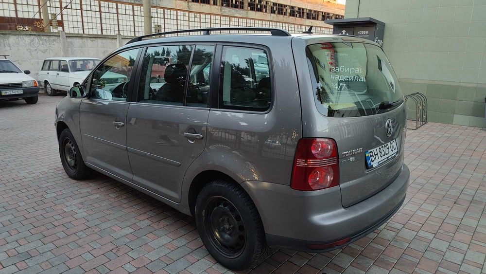 Volkswagen Touran 2009 р. • 2.0 TDI • Автомат