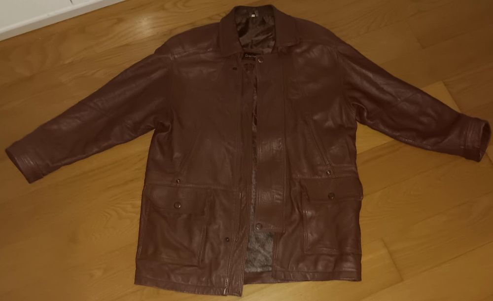 Casaca de pele genuína castanha com bolsos