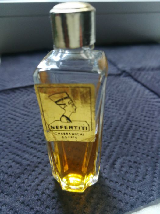 Продаю женские духи " NEFERTITI Chabrawichi IGYPTE "