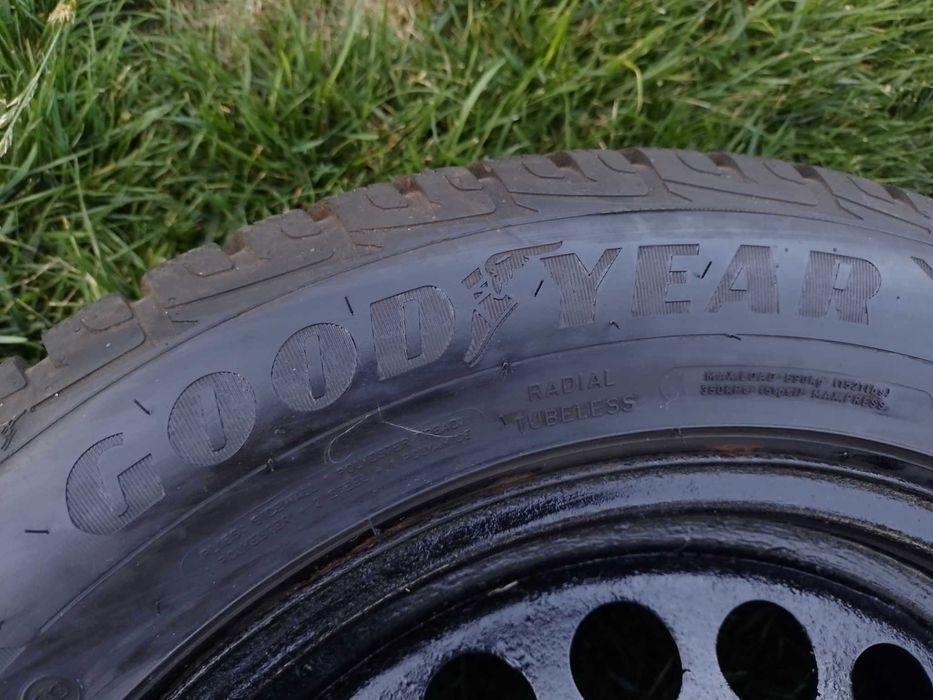 Opony zimowe Goodyear 225/55R16 95H + stalowe felgii do Audi A4, B8.