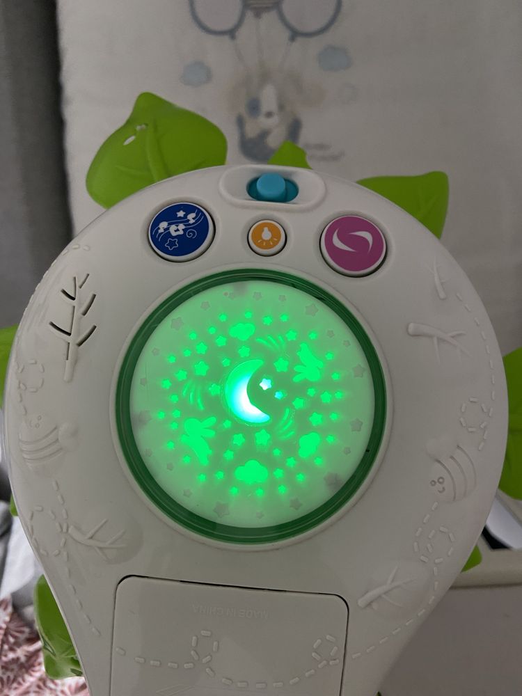 Móbile de projeção Ouatoo Baby (animais) para berço