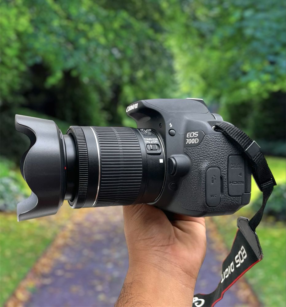 Canon Eos 700D ecrã toque com lente 18-55mm