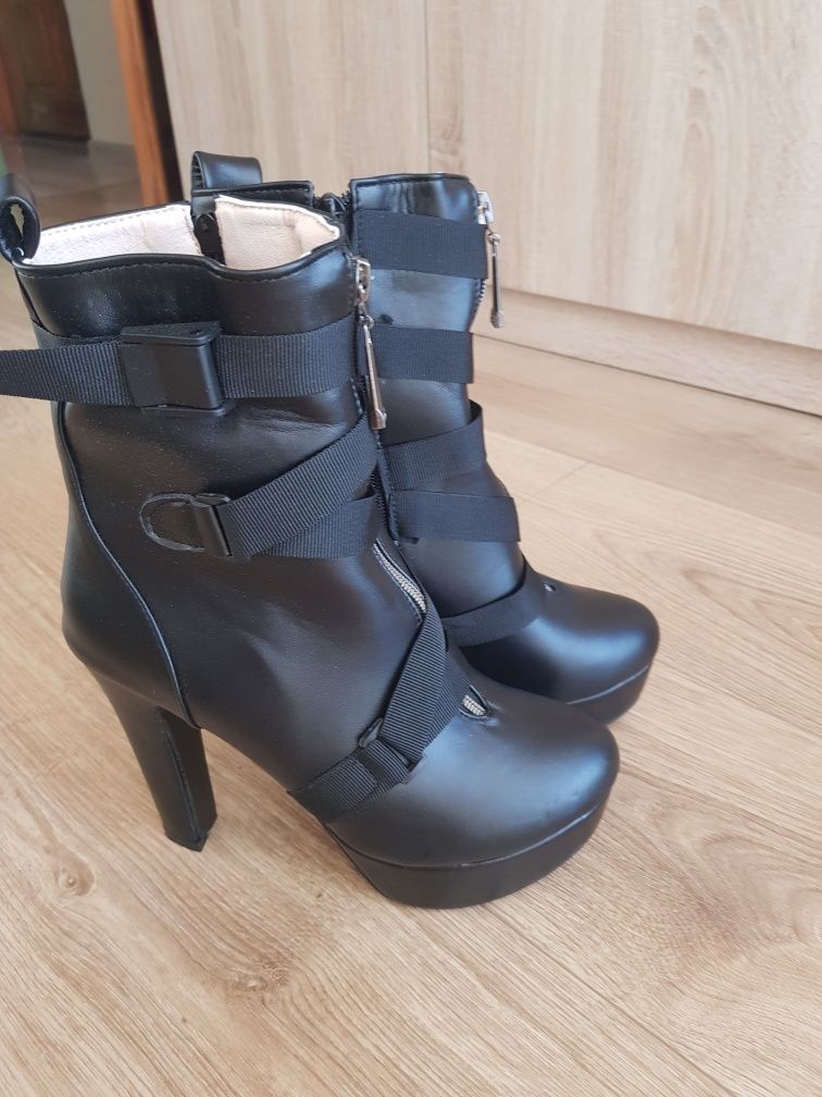 Buty za obcasie zimowe/przejściowe, kozaki