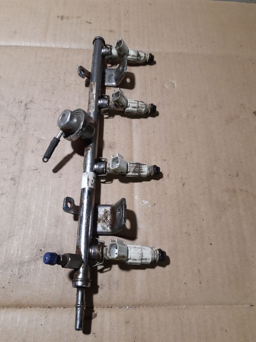 Wtryski paliwa Ford Mondeo MK3 listwa komplet