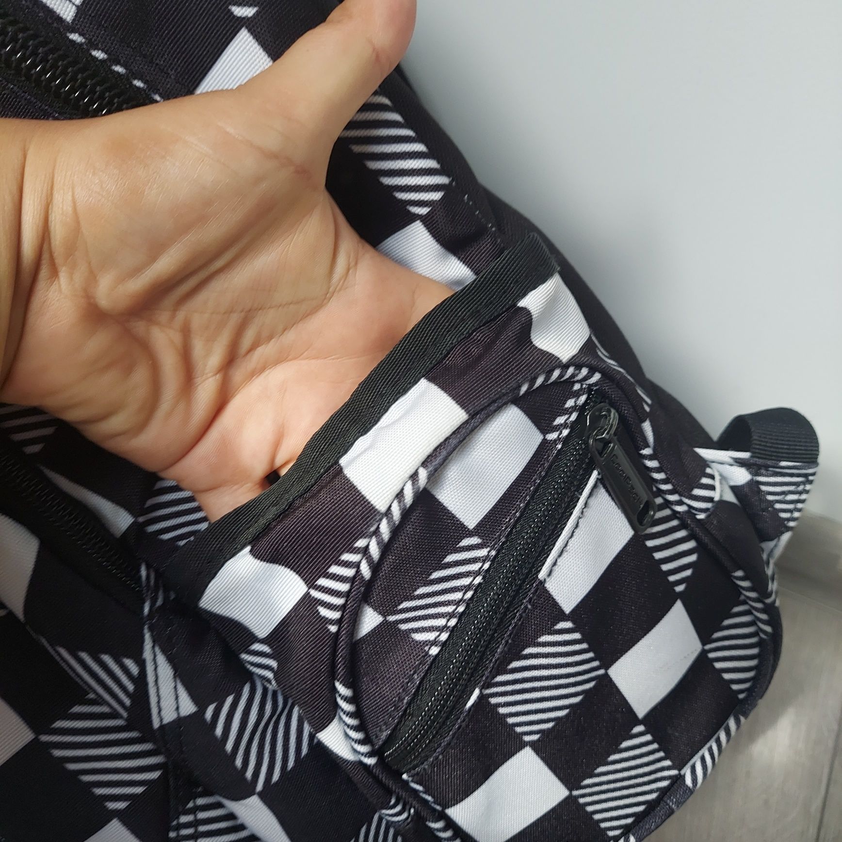 Plecak coolpack czarno biała kratka