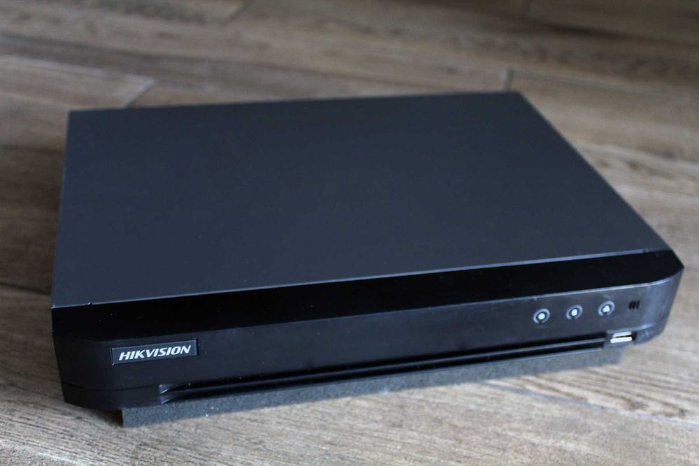 8 канальный видеорегистратор Hikvision DS-7208HQHI-K1