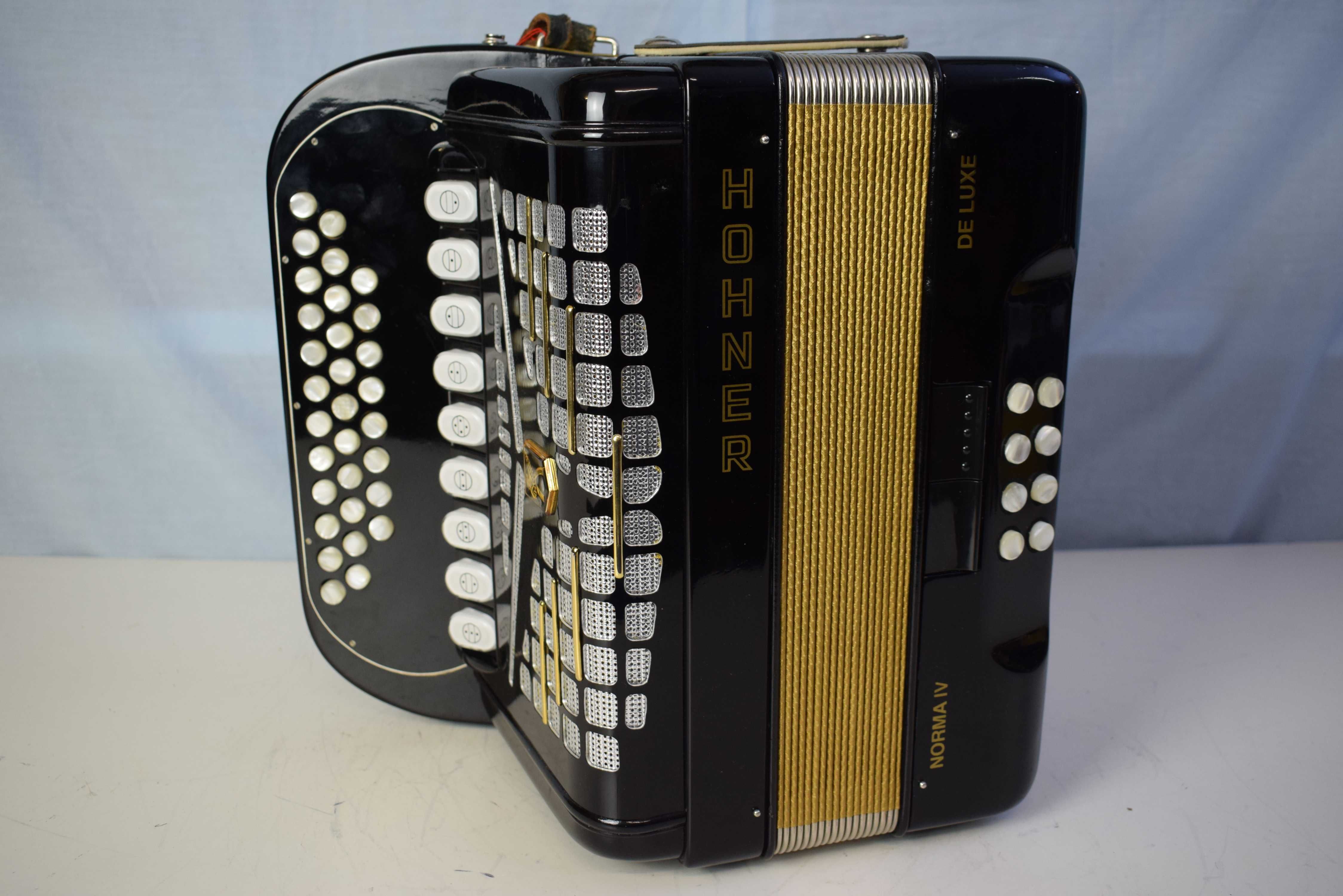 Hohner Norma IV 4 Voz. Com Mala