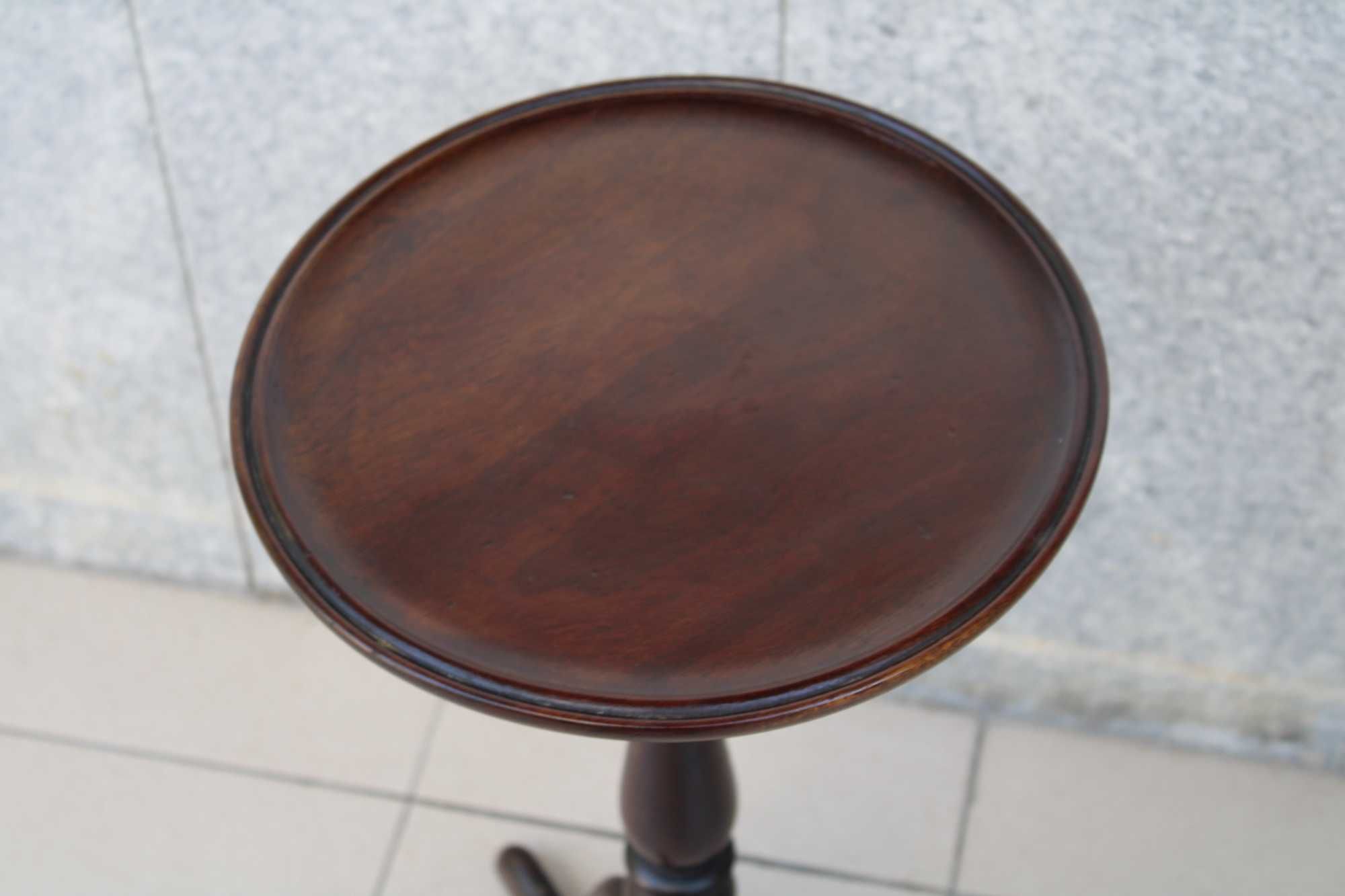 Mesa de Apoio Pé de Galo em Vinhático, seculo XlX