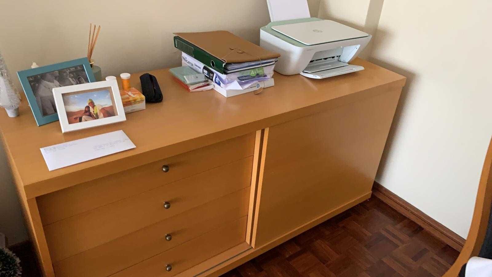 Alvalade: Móveis de sala estar e jantar