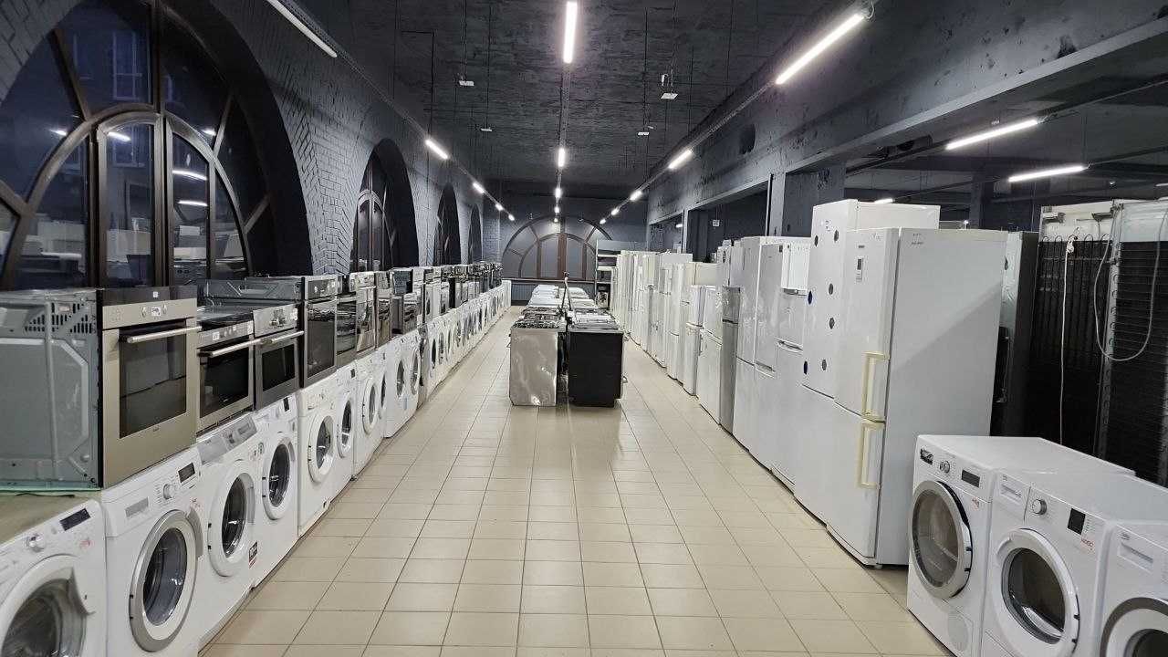 Фронтальна пральна машина б/в з ЄС Indesit W104T. Відмінний стан. Київ