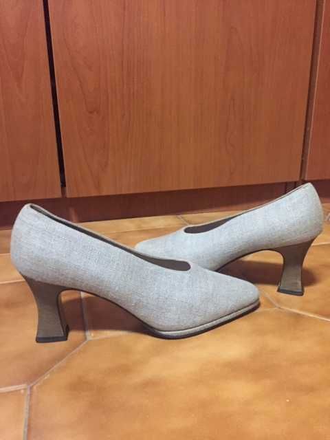 Sapatos Italianos de Senhora em Linho Tamanho 35.