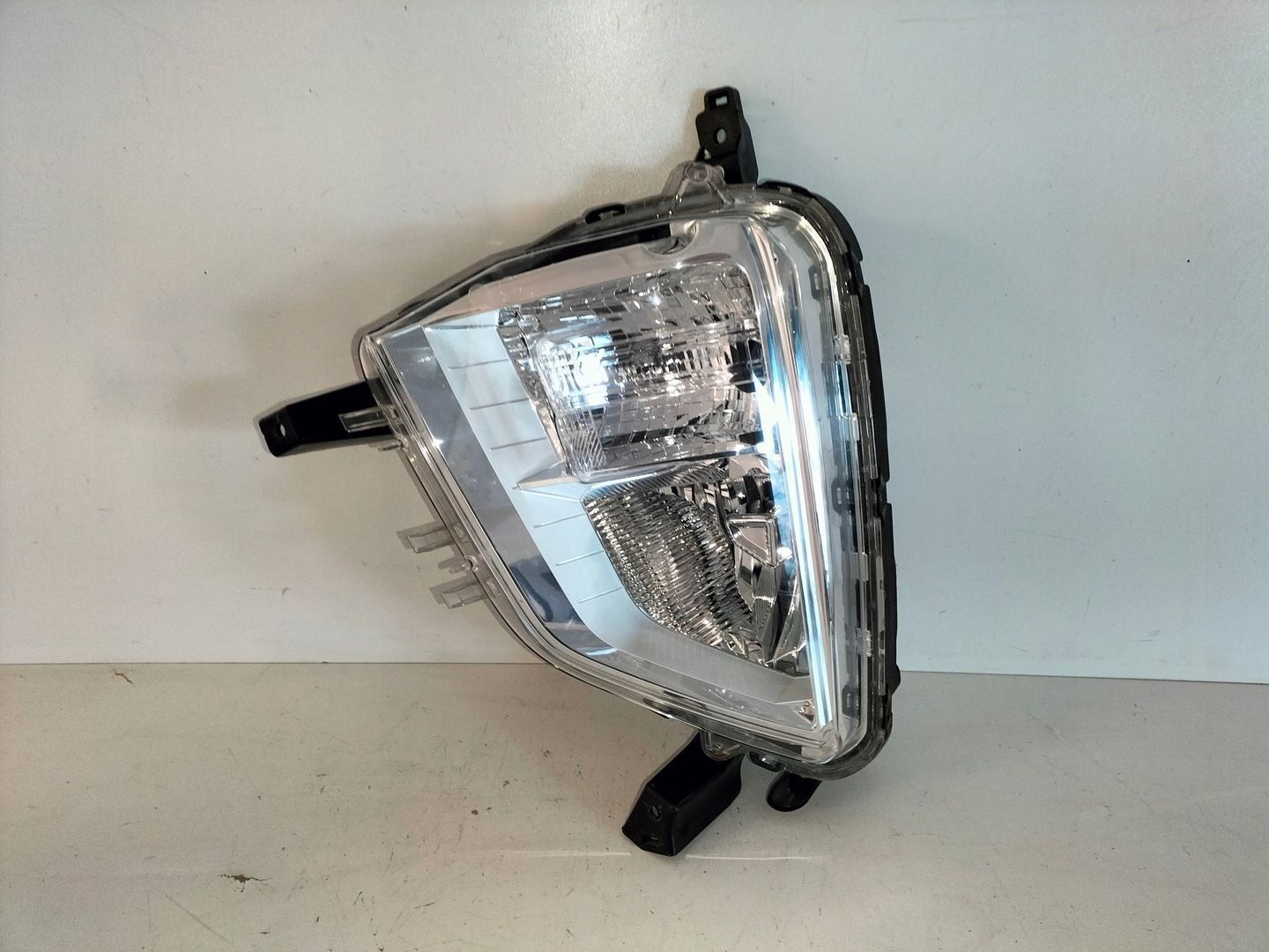 Halogen lampa przód lewy MITSUBISHI ECLIPSE CROSS 17-