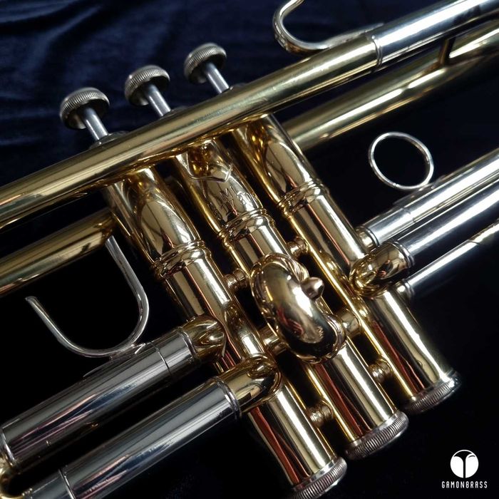 Trąbka Vincent Bach Stradivarius 72 ustnik futerał statyw GAMONBRASS