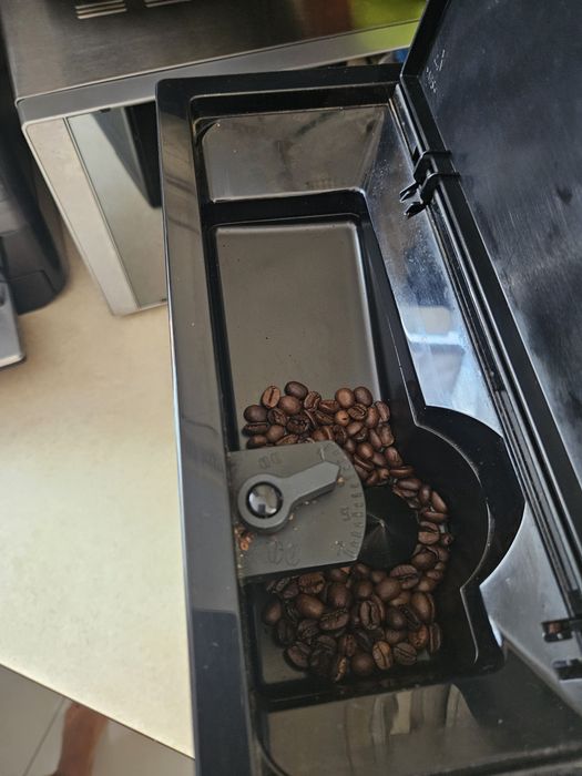 DeLonghi Perfecta ESAM 5600 ekspres do kawy ciśnieniowy 100%  sprawny