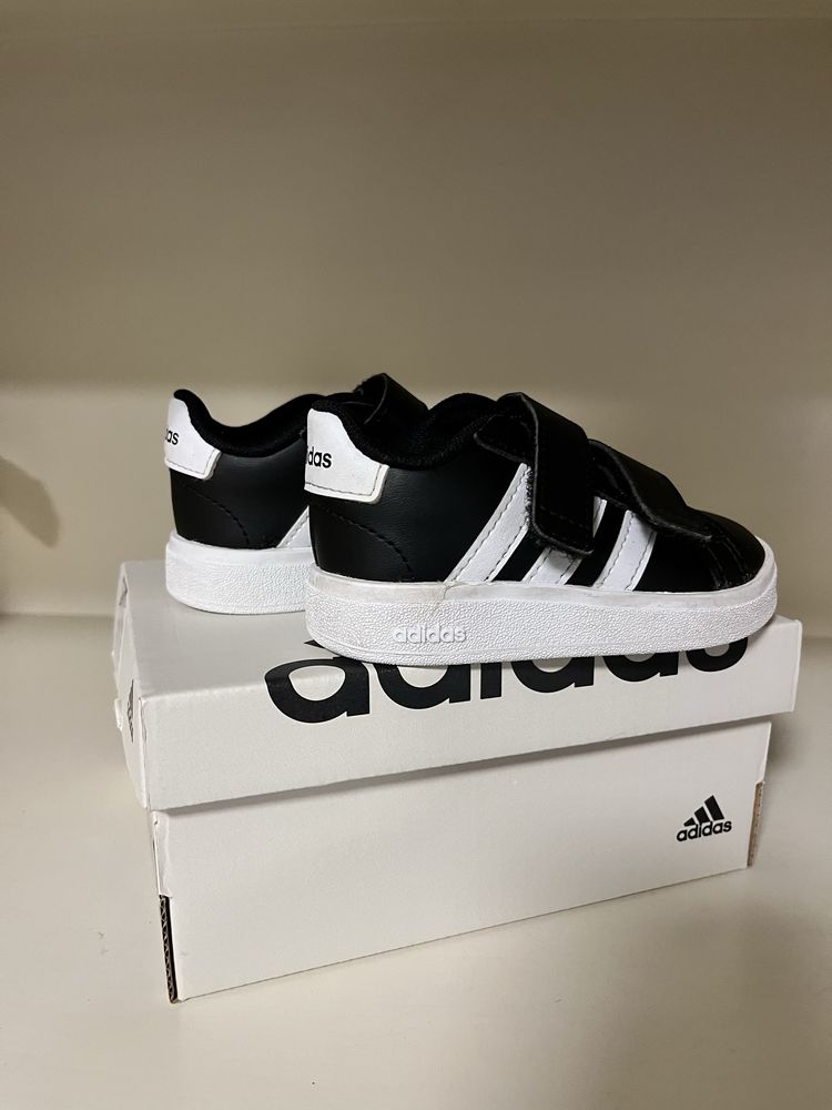 Кросівка Adidas  дитячі