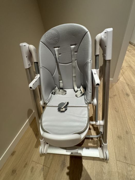 Продам стільчик carello debut