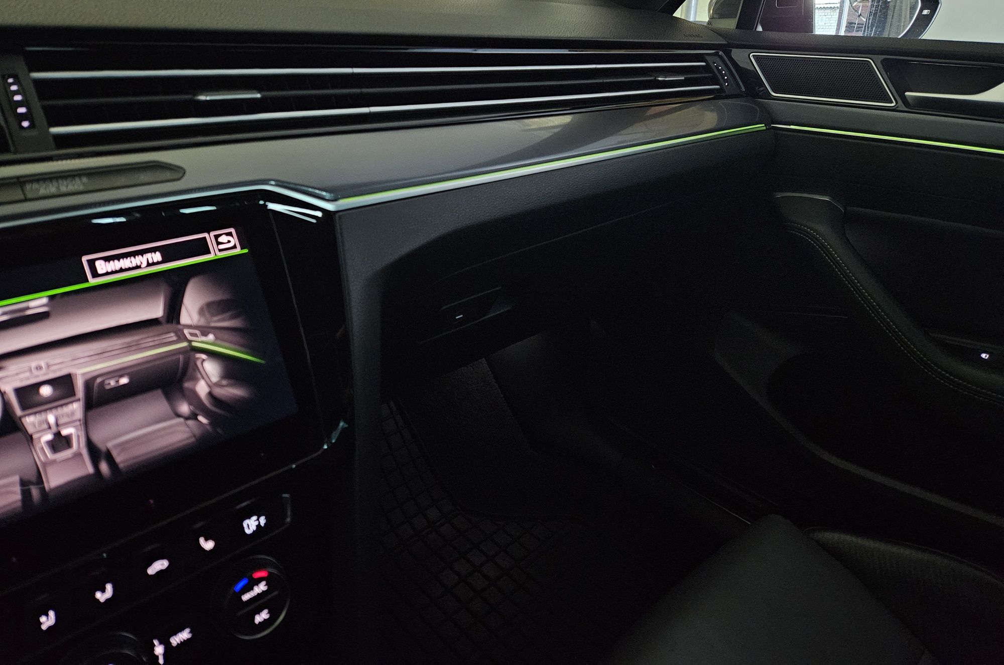 Оригінальний комплект декору VW Passat B8 з амбієнт RGB підсвіткою