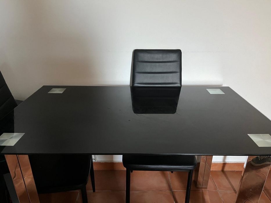 Mesa de Jantar incluindo 4 cadeiras