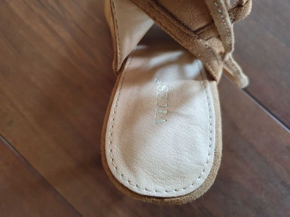 Buty szpilki sandały rozmiar 38 Vices camel