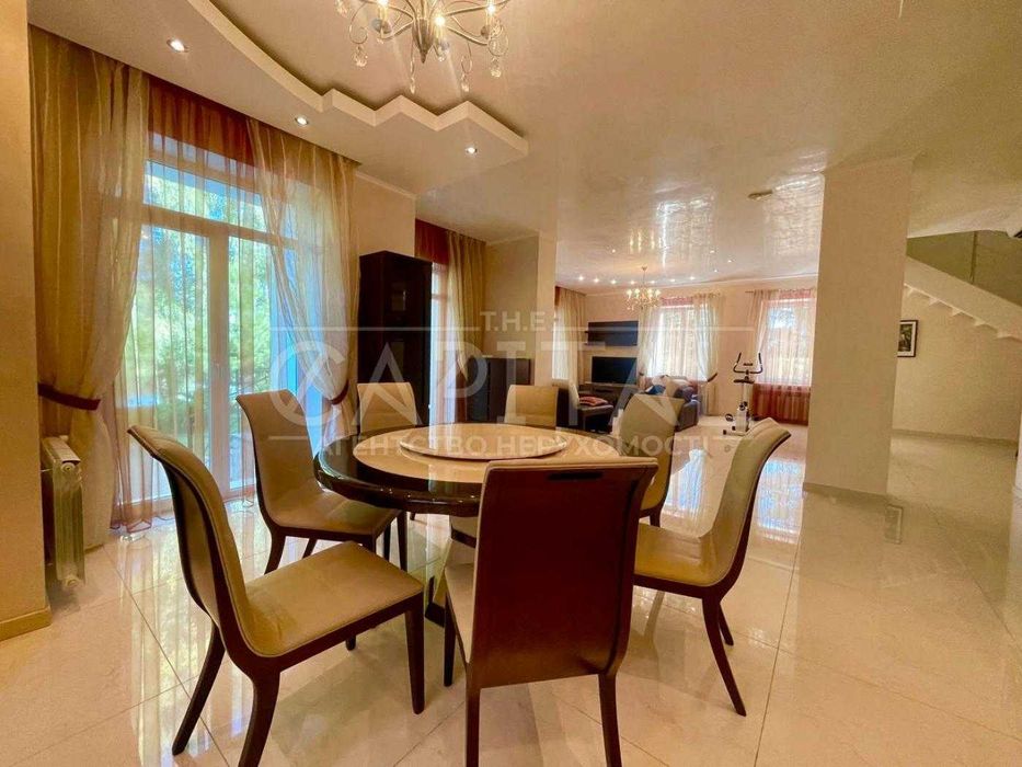 ВЕЛИЧНА РЕЗИДЕНЦІЯ біля води 420м2 — розкіш і приватність у Плютах