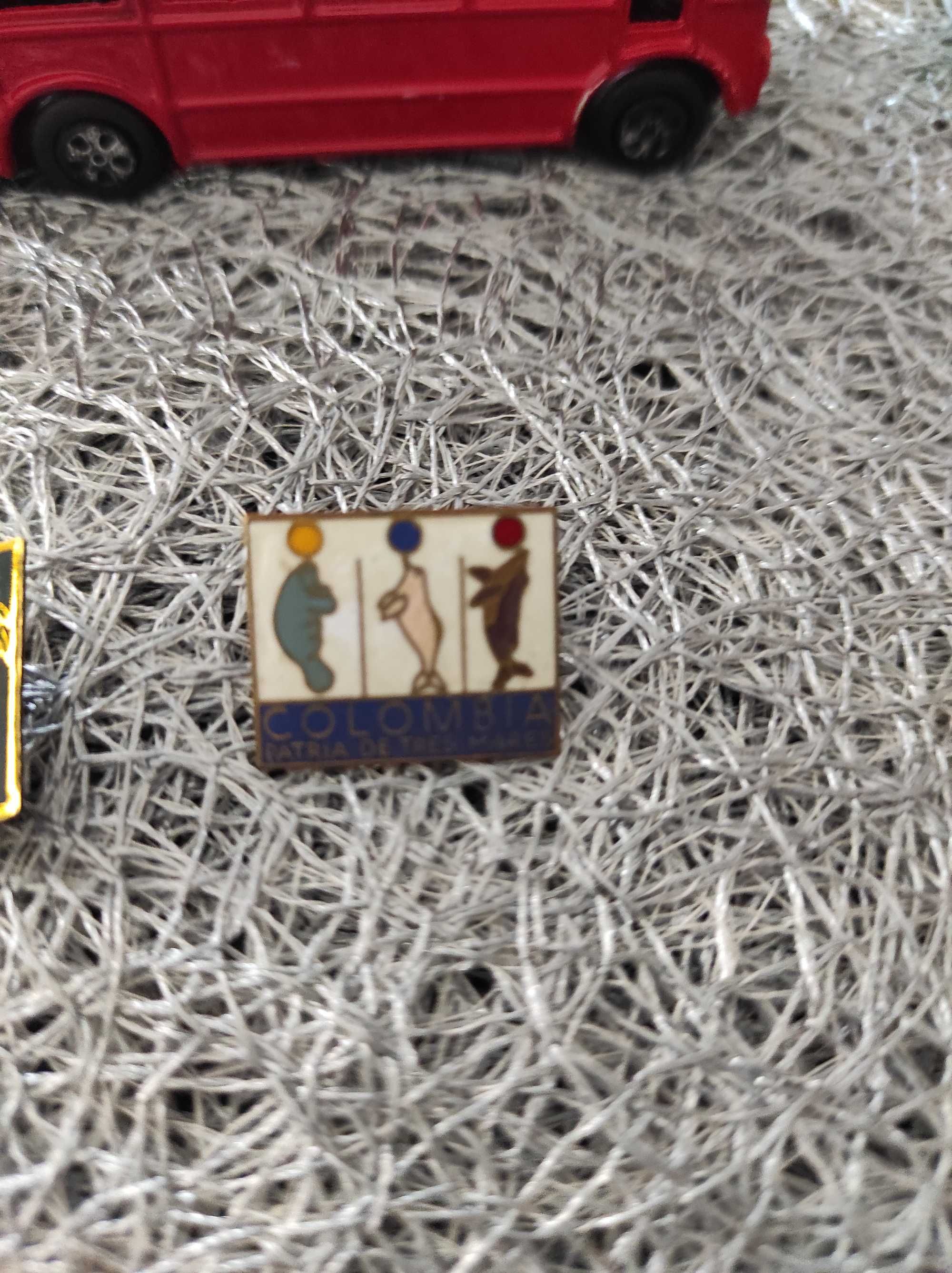 Pins em Metal Variados