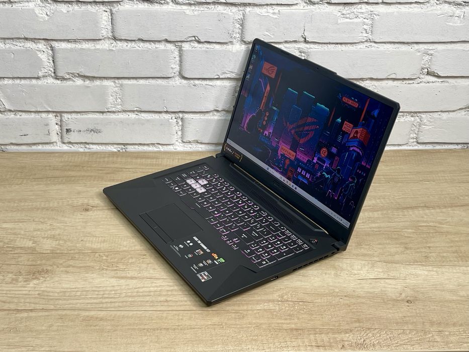 ASUS TUF A17 R5-7535HS / RTX 2050 / 16GB DDR5 / 512GB SSD