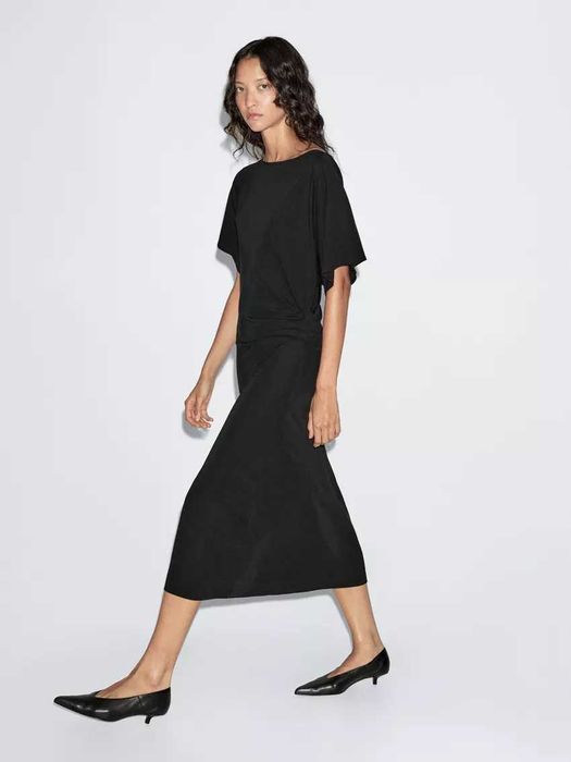 Sukienka średniej długości z marszczeniem Massimo Dutti