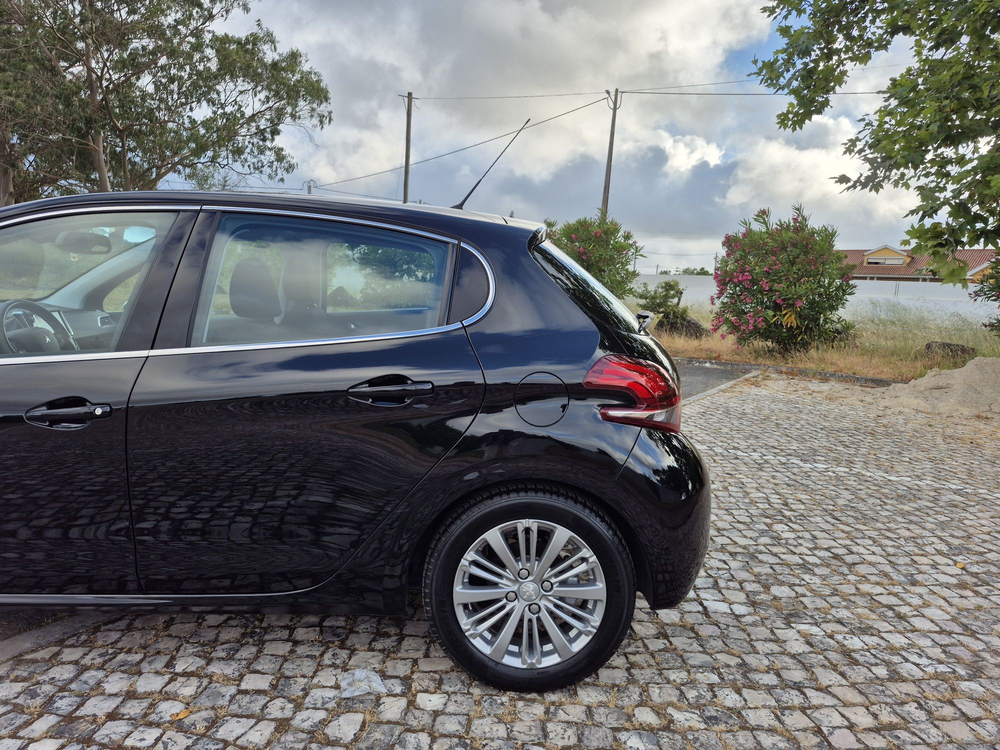 Peugeot 208 - AUTOMÁTICO | GARANTIA | ALLURE