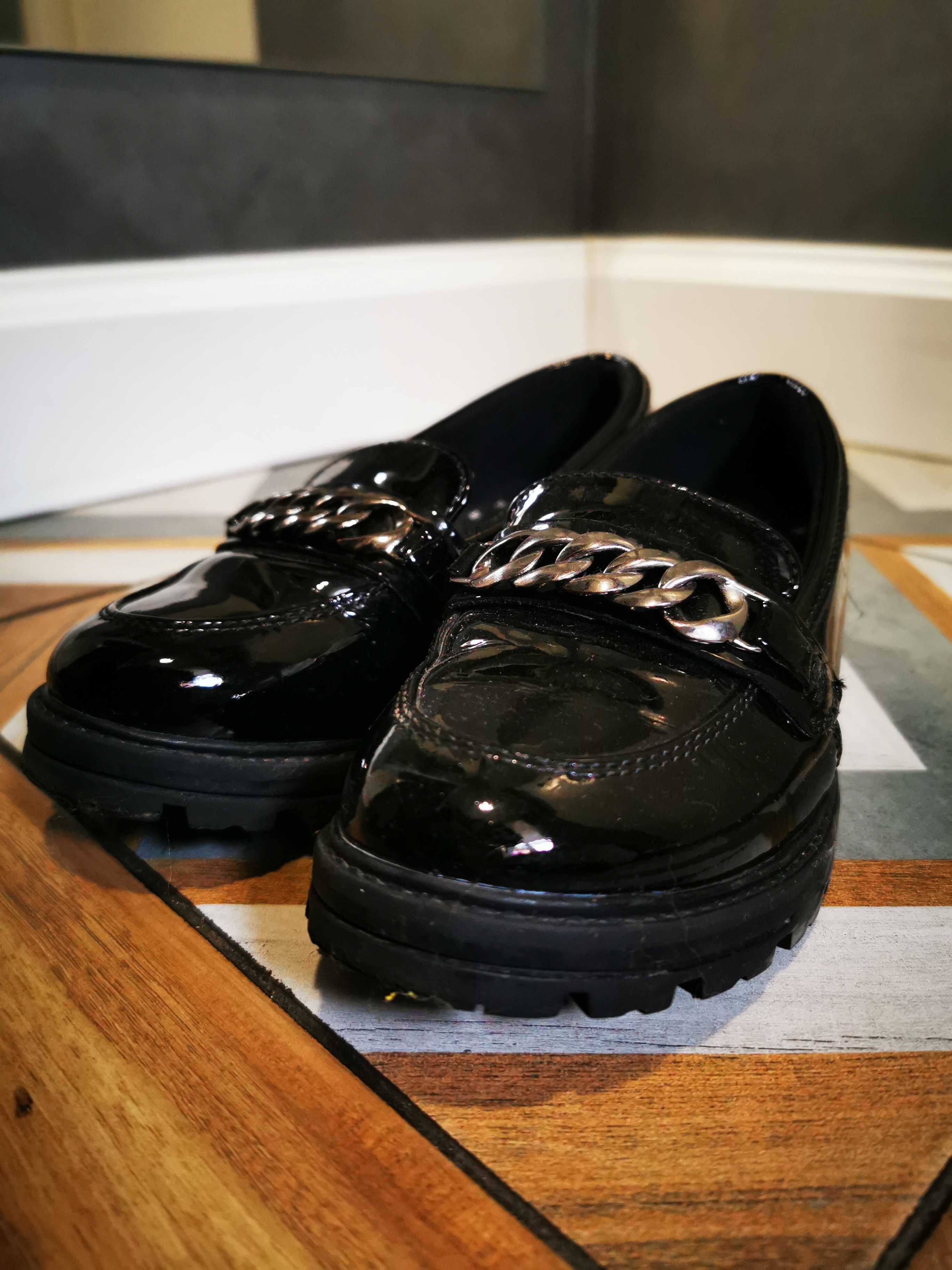 Стильні лофери (туфельки) бренду Next для дівчинки