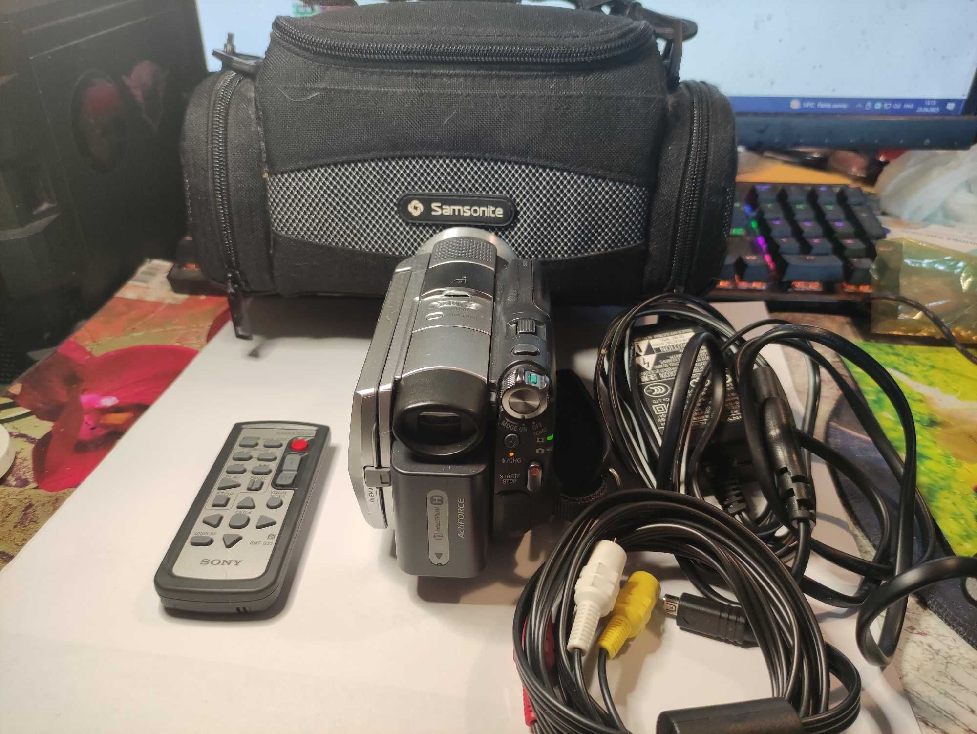 Видеокамера Sony HDR-UX7E.