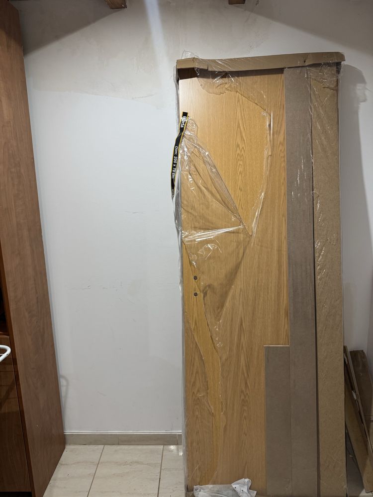Vendo porta com o kit completo, porta nova cor carvalho
