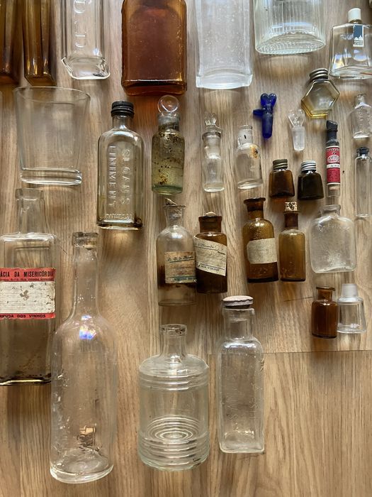 Frascos antigos farmacia e perfumes -