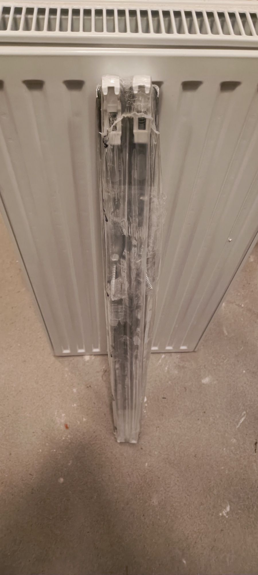 Nowy Grzejnik v33 trzy panelowy 90x40x16