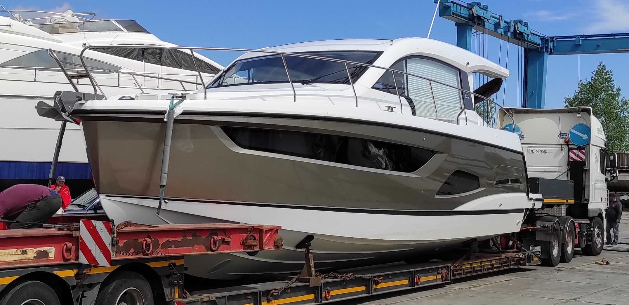 Продам яхту Sealine С390
