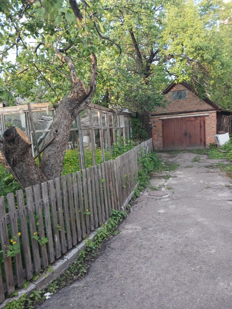 Продам  пол дома 19я школа