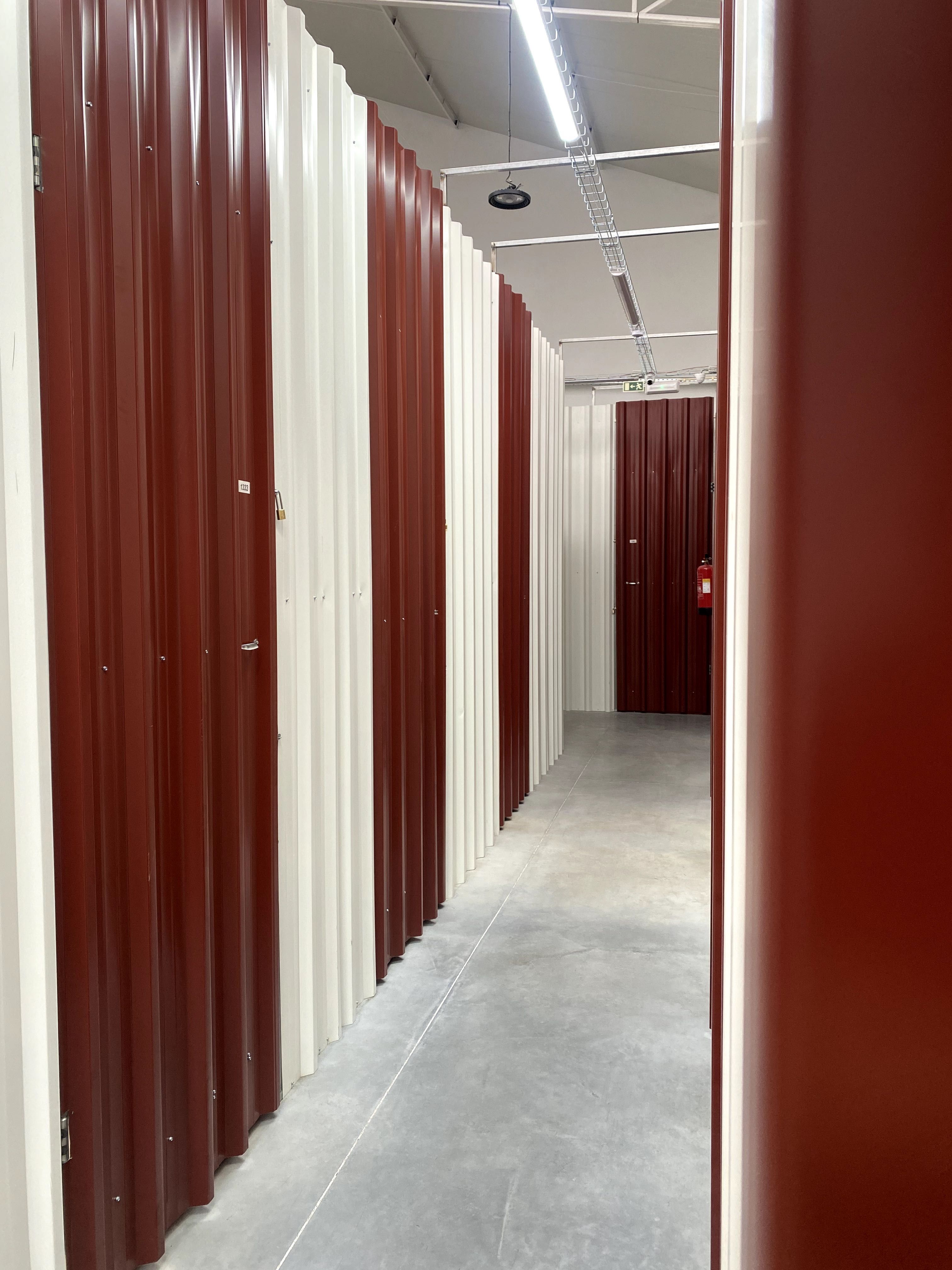 ADÉMIA / ARMAZÉM / ARRECADAÇÃO / SELF-STORAGE / GUARDA MÓVEIS