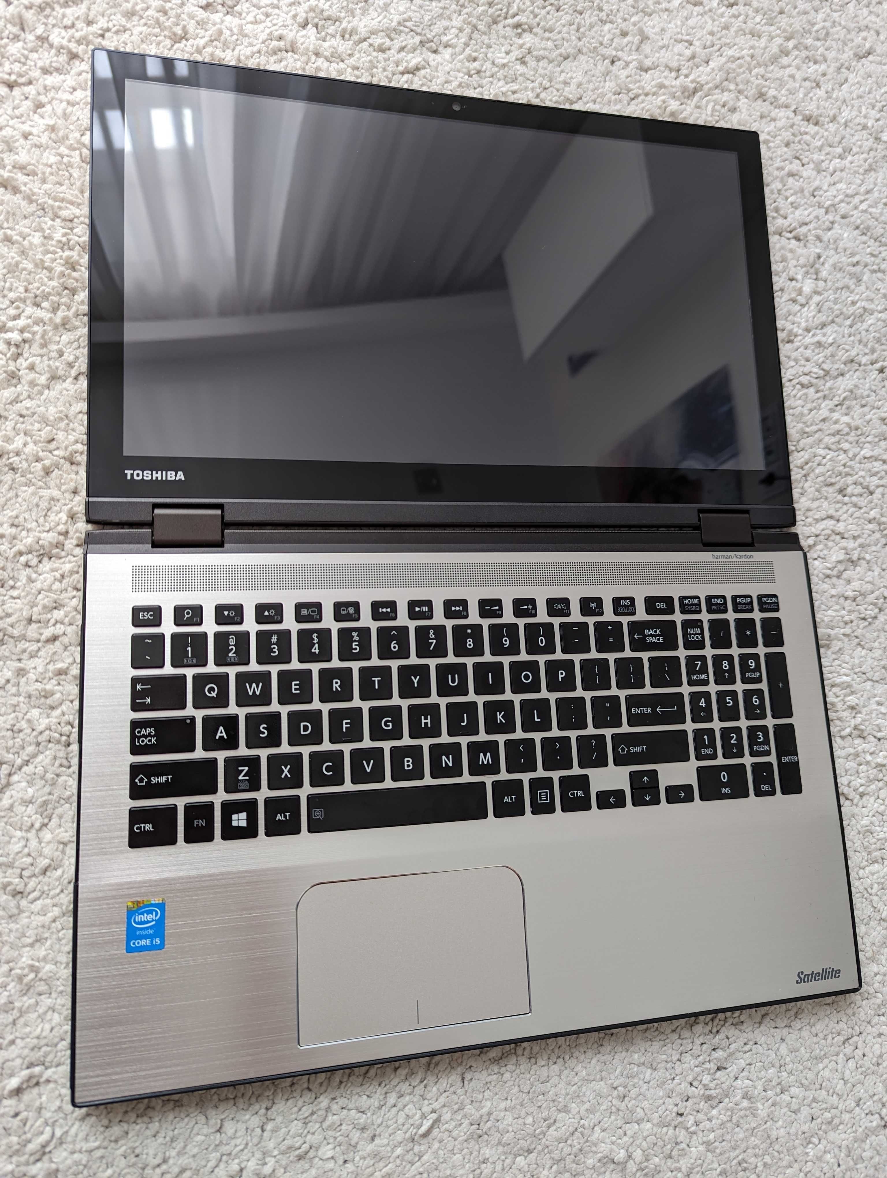 15.6" Toshiba Satellite P55W-C Ноутбук Планшет i5-5200U 750GB SATA 8GB