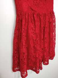 Czerwona imprezowa koronkowa sukienka bez ramiączek, odcinana w pasie,