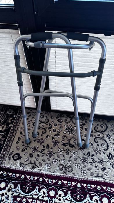 Продам ходунки медичні