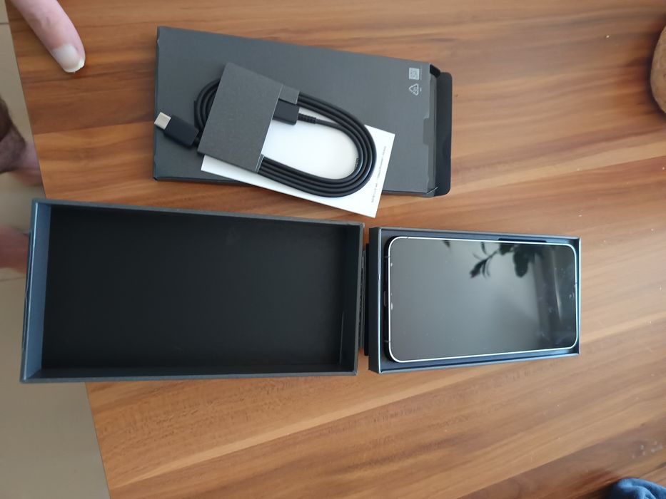 Samsung Galaxy S25 FE — NOVO / SELADO