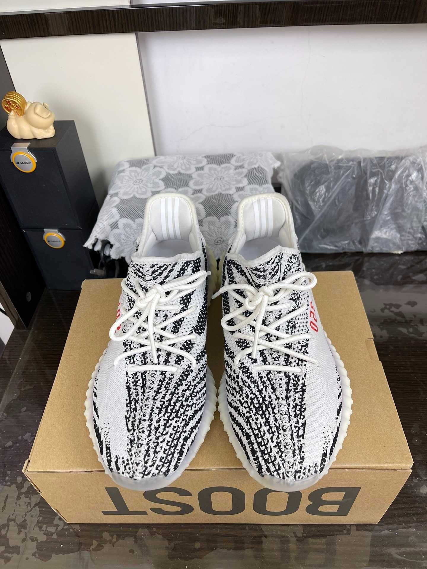 Buty męskie adidasYeezy Boost 350V2 Zebra nowy  R.38